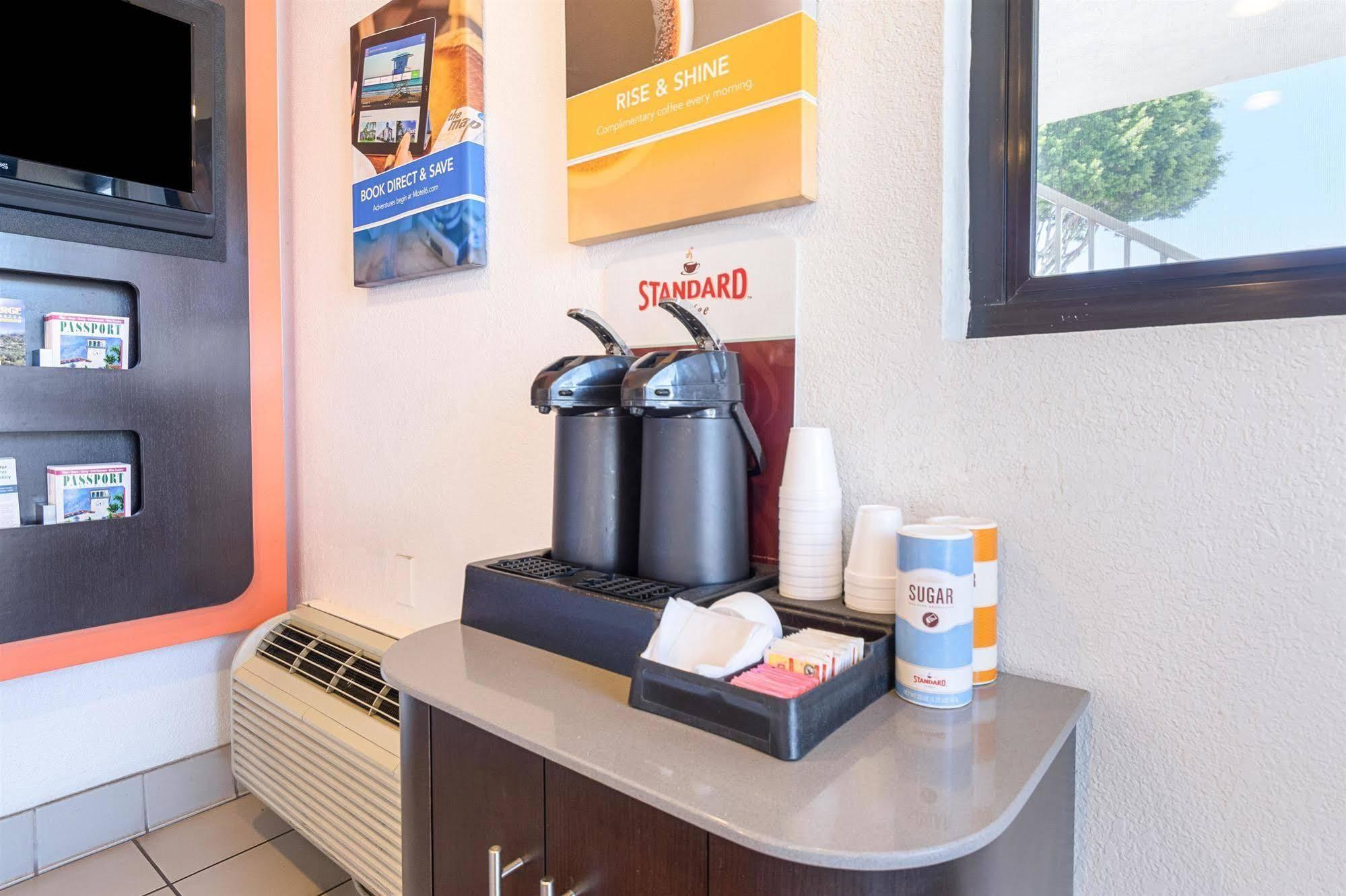 Motel 6-Santa Barbara, Ca - State Street מראה חיצוני תמונה