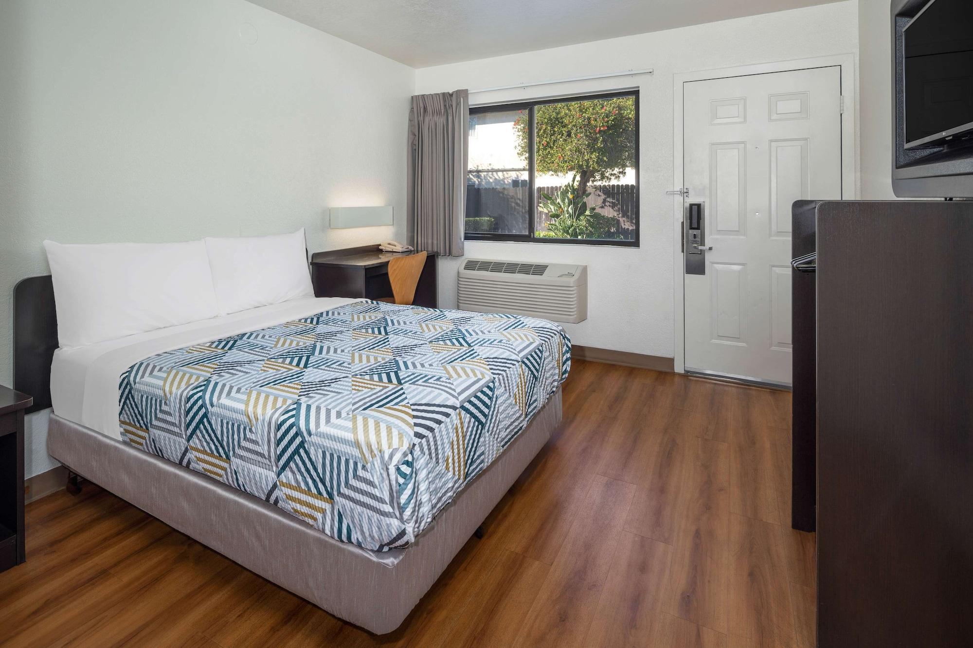 Motel 6-Santa Barbara, Ca - State Street מראה חיצוני תמונה